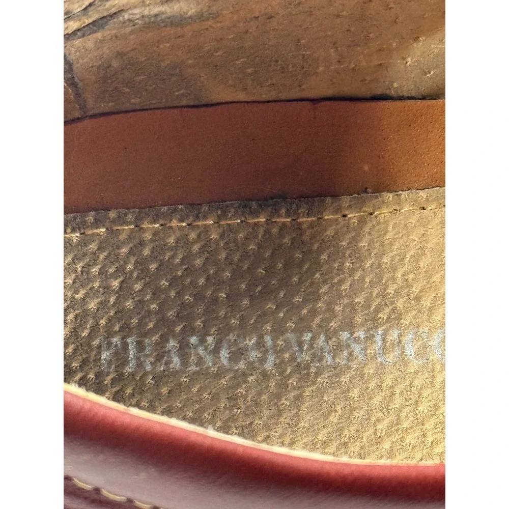 FRANCO VANUCCI stride confidently